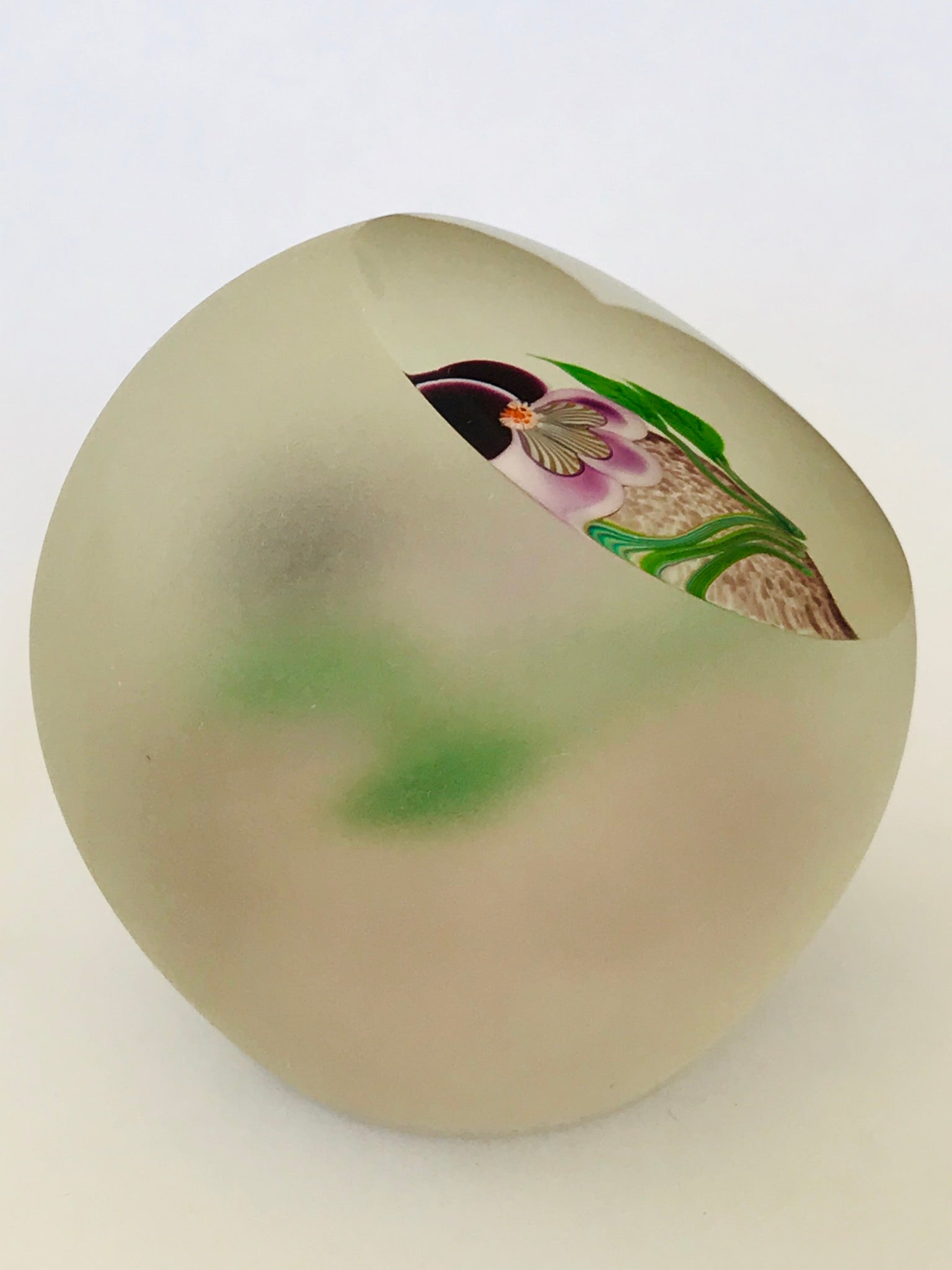Correia Glass Pansy Paperweight LE 57/100